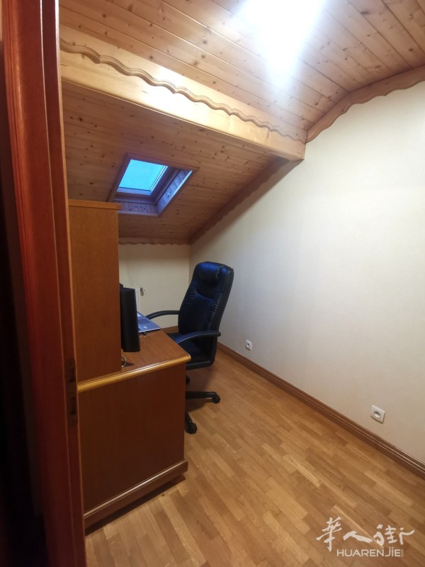 https://att.huarenjie.com/attachment/information/20260422/1776852239395871.jpg
