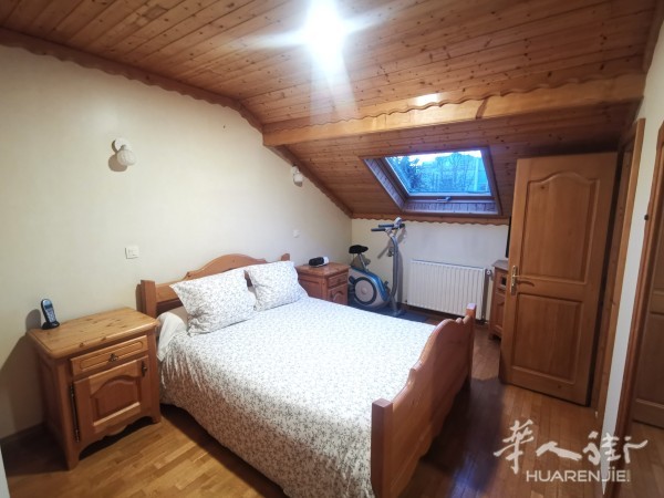 https://att.huarenjie.com/attachment/information/20260422/1776852258471597.jpg