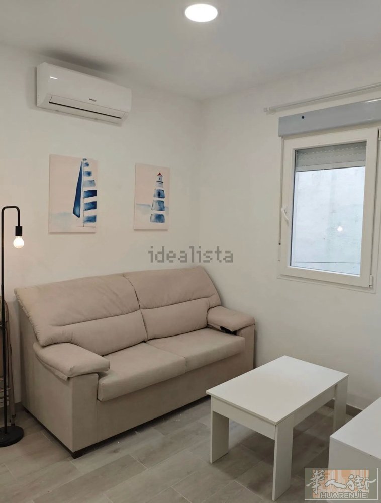 🏡 出租｜40㎡一居室公寓（带家具）1060/月 压二付一中介一 微：huoh