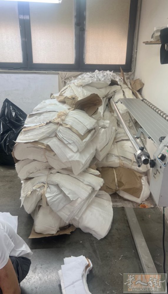 急急急忙忙忙；中国街五美大烟囱附近招布衣车工数名；简单松紧裤；衣服都有；不吃打包