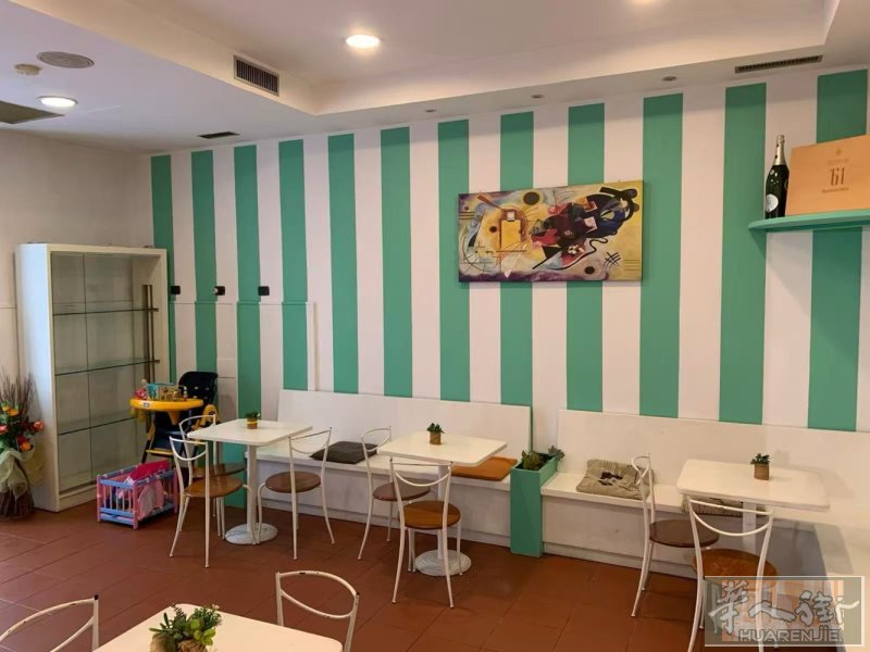 via bologna 附近有一酒吧转让厨房做甜品跟中午餐 内设老虎机 老板因做