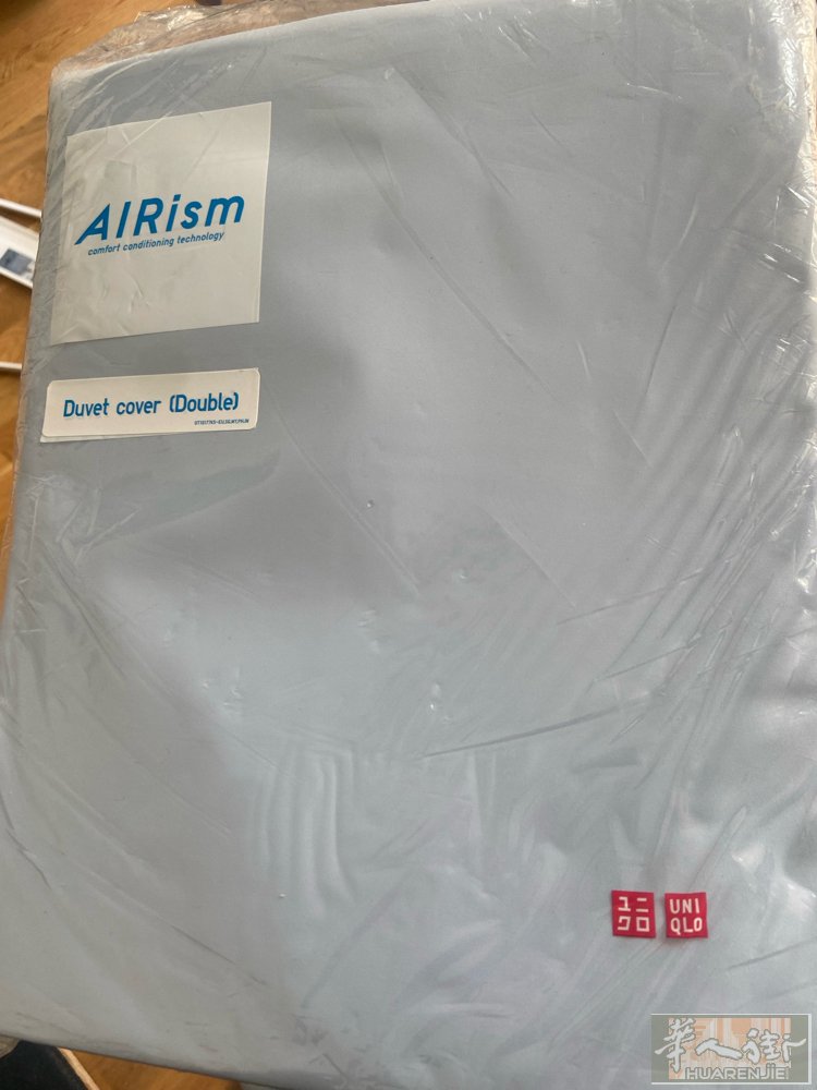 全新被套有淡蓝的，米色的，黑色的，2.1米×2.1米，uniqlo买的太大了，出