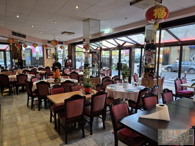 小巴黎中泰餐馆转让，位于十八区和十七区之间，80个位置，三十多年老店