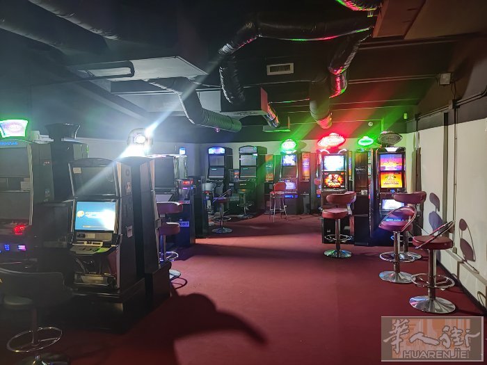 酒吧 中午带餐 带买香烟 刮刮乐 slot  sala giochi vlt