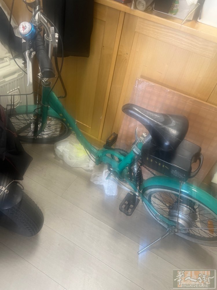 朋友有一部半自动电瓶车，便宜出ì