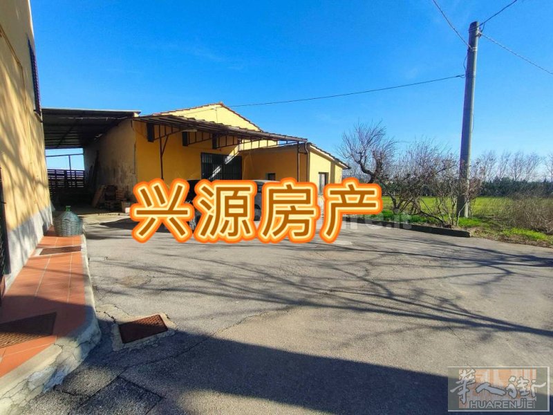 Prato在iolo的乡下落地房出售 ： 两层楼 加阁楼和地下室  带大型户外地