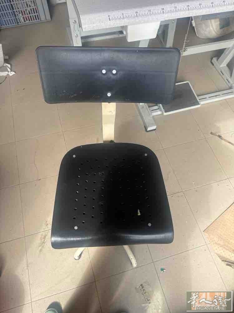最后20张工厂5脚椅子便宜出15€ 电话3778436308