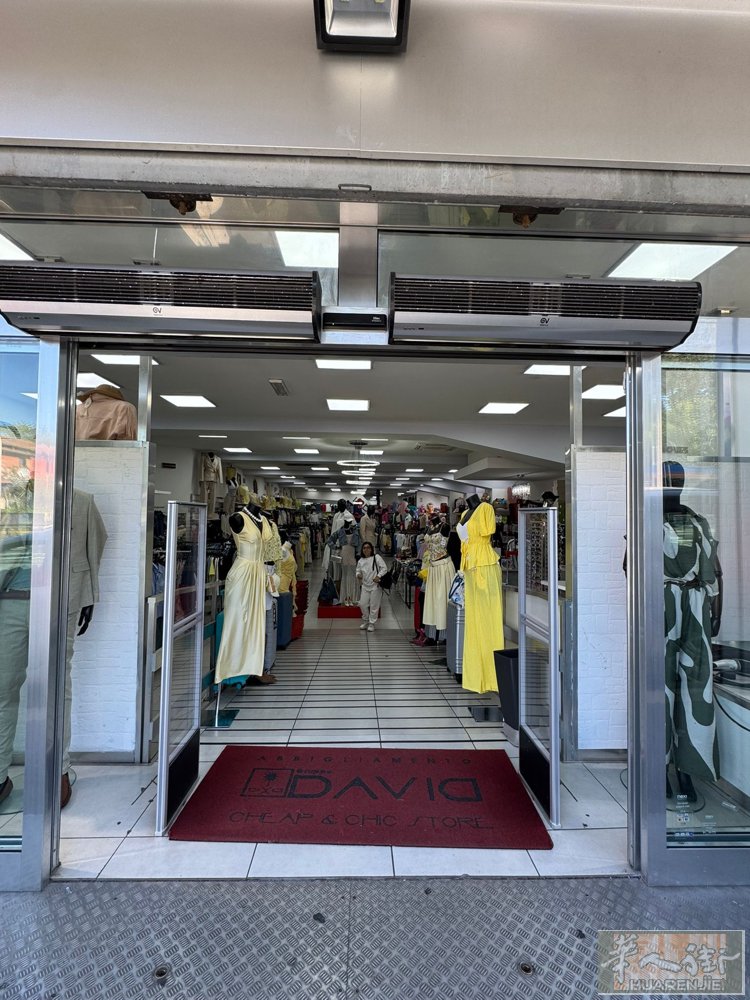 罗马老外零售店转让，开了10 年了 ，800 平方，位置很好， 生意非常稳定，可