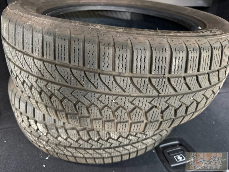 出四个215/55R1798V的冬胎，胎纹几乎全新，仅用了4个月的时间，150欧