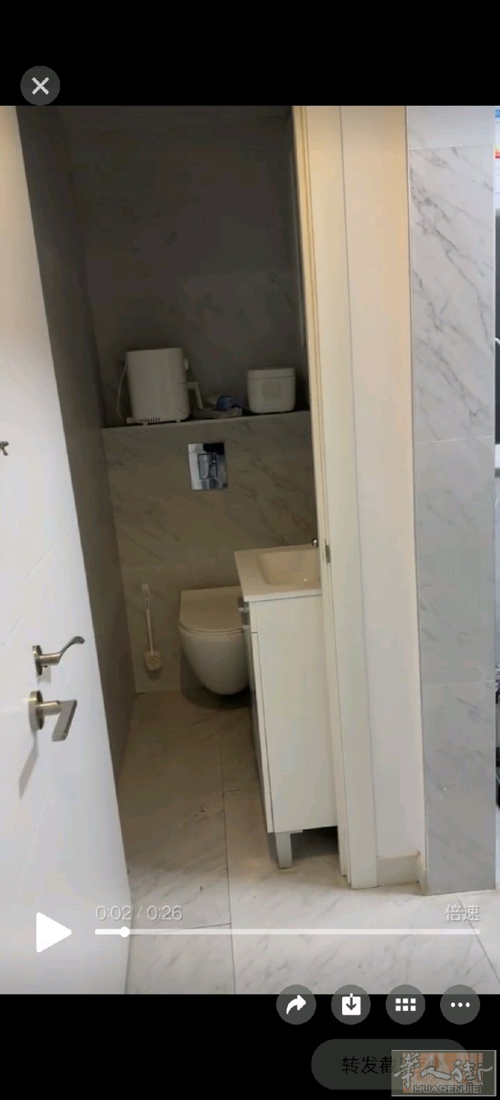两个单间470-500 楼下就是地铁口 住家干净装修好，四室两卫格局，没什么要求