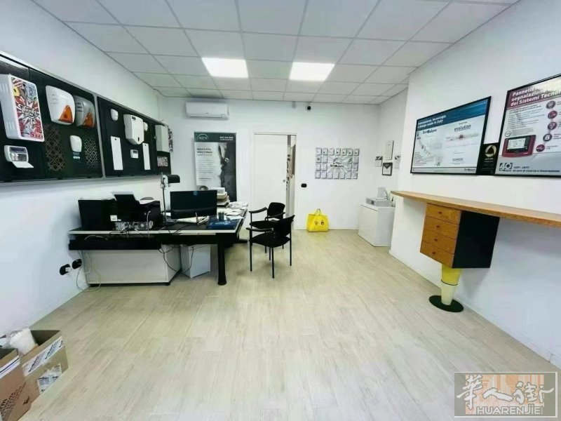 华人街附近空店出租；没有转让费。Via Canonica 34，店面（一个门面）