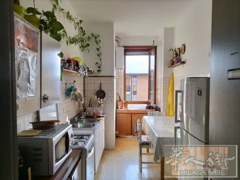 地铁dergano/火车bovisa 附近干净、家具齐全的双人房寻找女性租客 300欧一个月