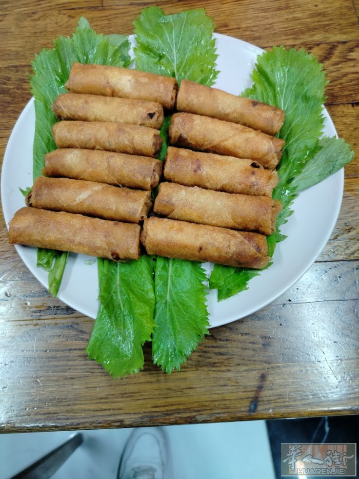 鸡肉春卷，猪肉春卷，蔬菜春卷，虹仁春卷，牛肉三角，质量第一。