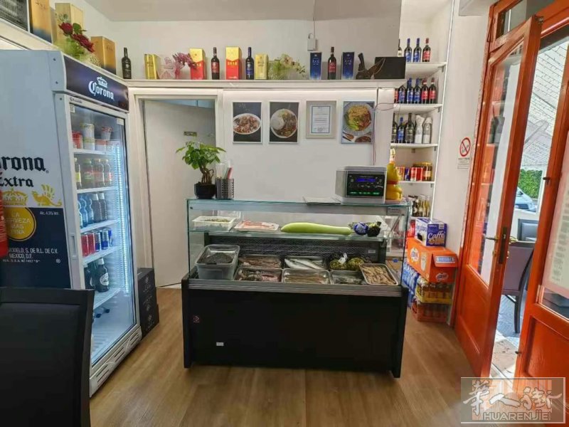 Prato  via Roma靠近tavola附近点心店转让、房租1000千、生