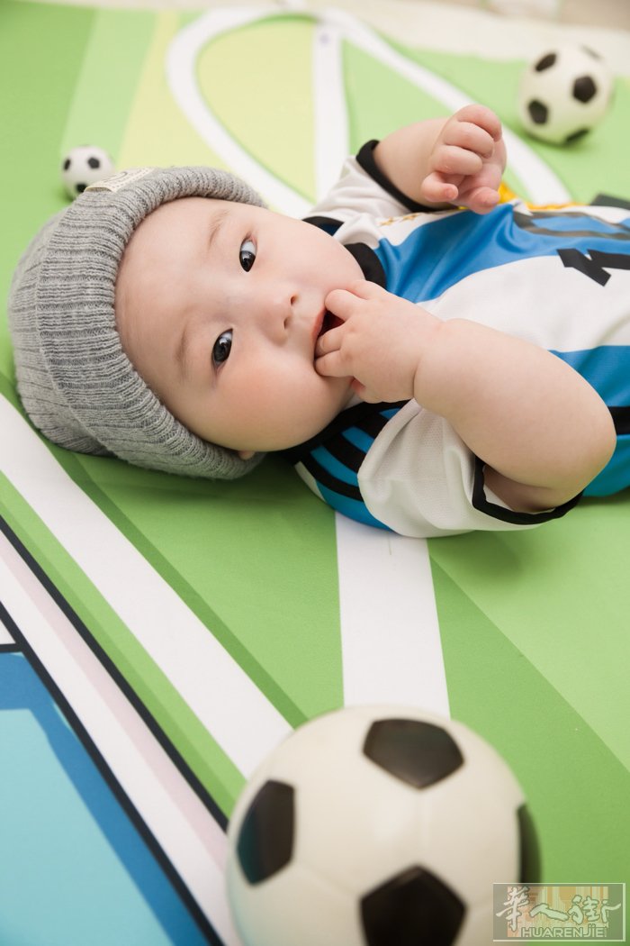 找育儿嫂 孩子六个月 帮带两个月 月薪1600欧 做得好有奖金 吃苦耐劳勤劳肯干