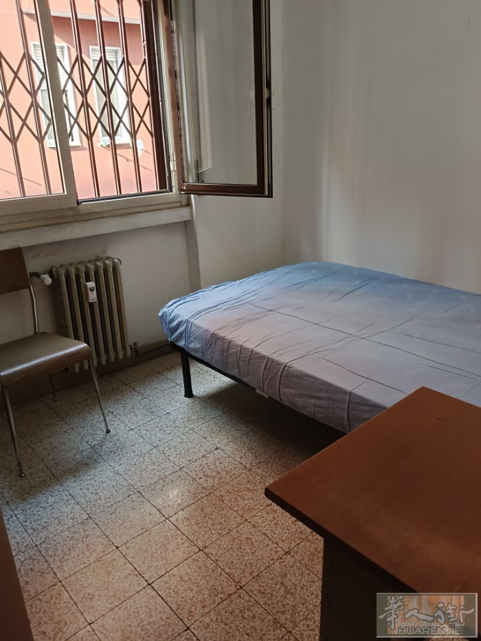 紫色地铁ZARA  ESSELUNCA附近正式小房间长期搭铺，住家清静，交通方便