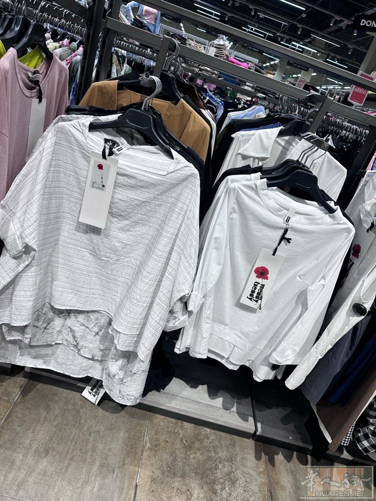Mantova服装店招店长。 管理服装。