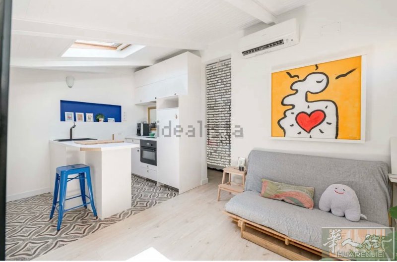 🏡 Almagro阁楼出租｜1室1厅｜1450€/月 压二付一中介一 📍 位