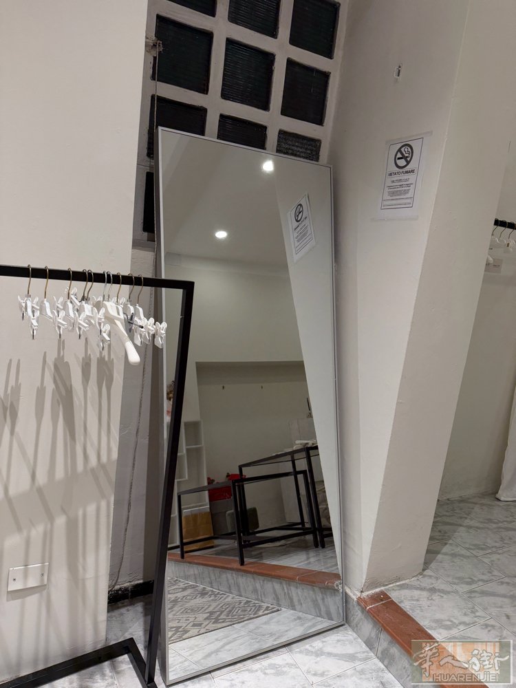 出服装店二手架子 全身镜 几乎全新便宜出！ 要的私信Prato华人街自取