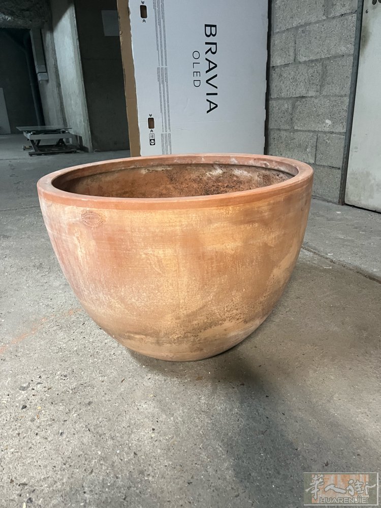 转让2个陶土大花盆 小桌子 收纳箱 打包价100