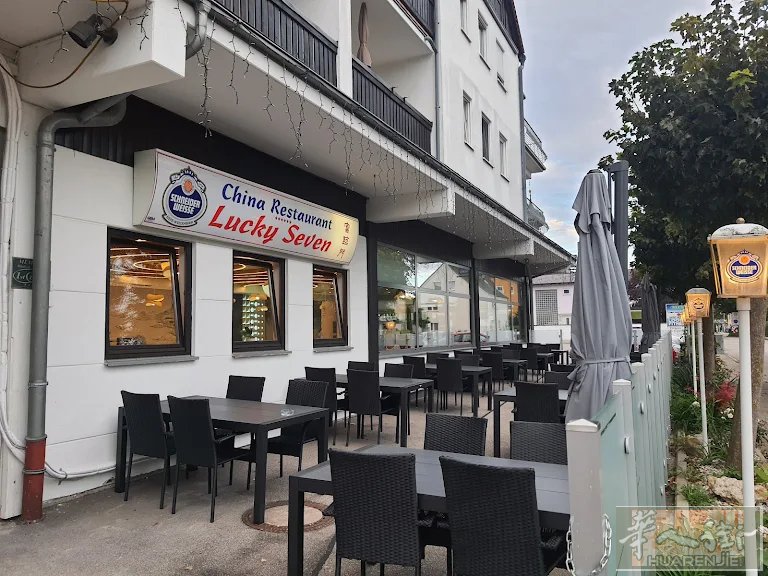 本店转让适合刚开始创业的两夫妻，餐厅新装修的。点餐店可更改自助餐。非诚勿扰，联系