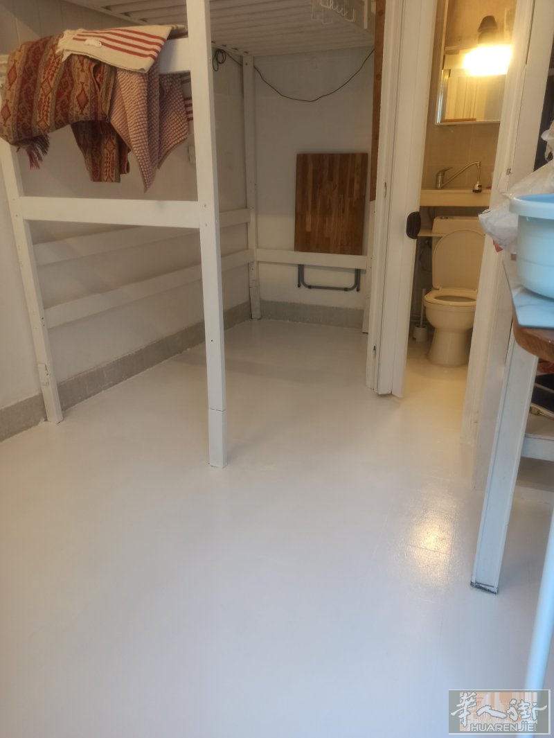 巴黎8区出租11平米独居，0层，面对200平米的院子，只有一个邻居。770€包冬季供暖。edf自负，房补230€左右。