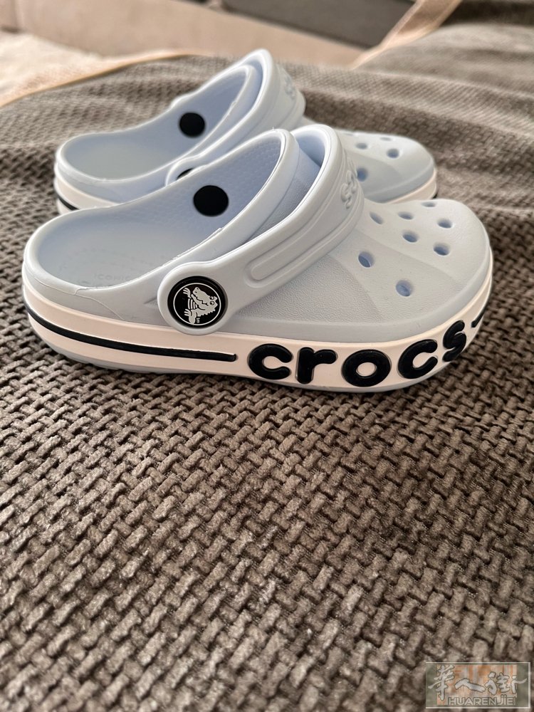 全新男童拖鞋crocs，码数是23/24