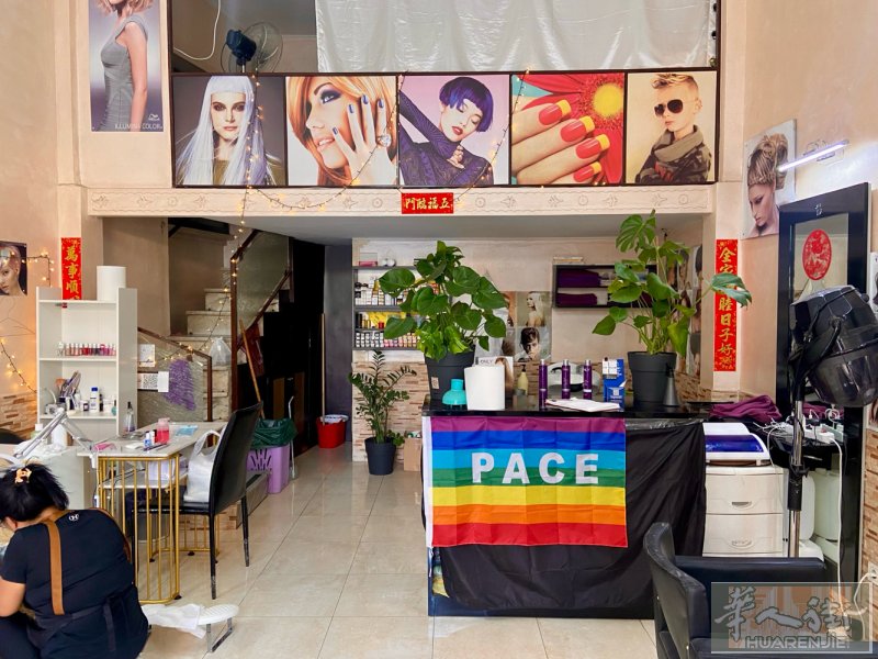 美发店里，（美甲美容摊位出租！）旁边有中国人店，没有技术或者意大利语沟通有问题的