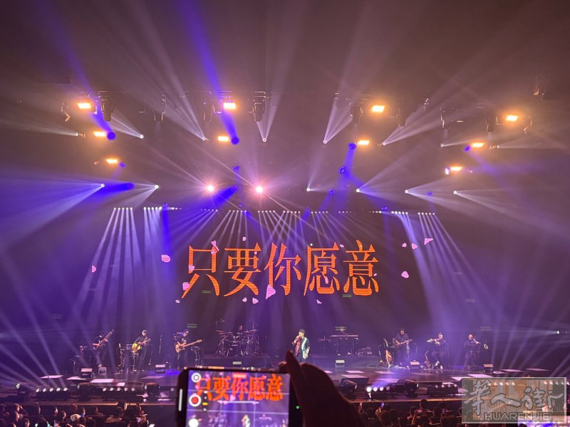 tavola裁剪公司寻找半布衣搭铺，可结现金。电话：3381447685