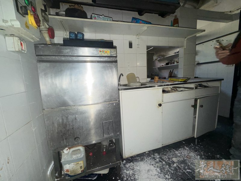 餐馆整套厨房设备出售｜可单卖可整套｜佩鲁贾（Perugia）  因店铺整理，现出
