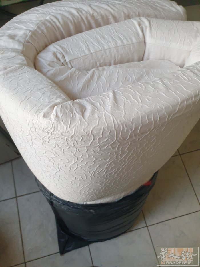 用过几次的900×1900mm的床垫15€/个，1400×2000mm双人床加床