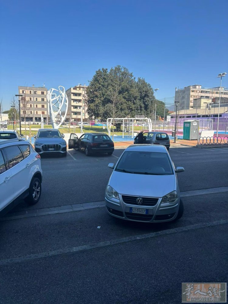出售中国街邮局附近套房三房一厅一厨房 ，带车库 27.9万