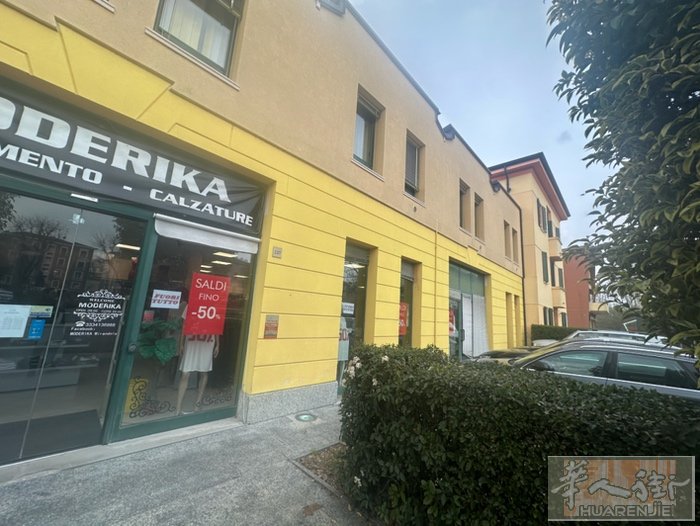 摩德纳附近小城市服装店低价🉐转让，店主想退休