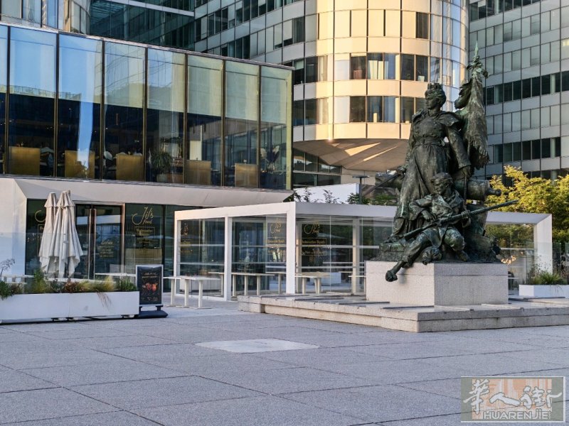 La Défense核心商圈餐厅出租！ 人流量大，位置优越 成熟商圈，客源稳定（