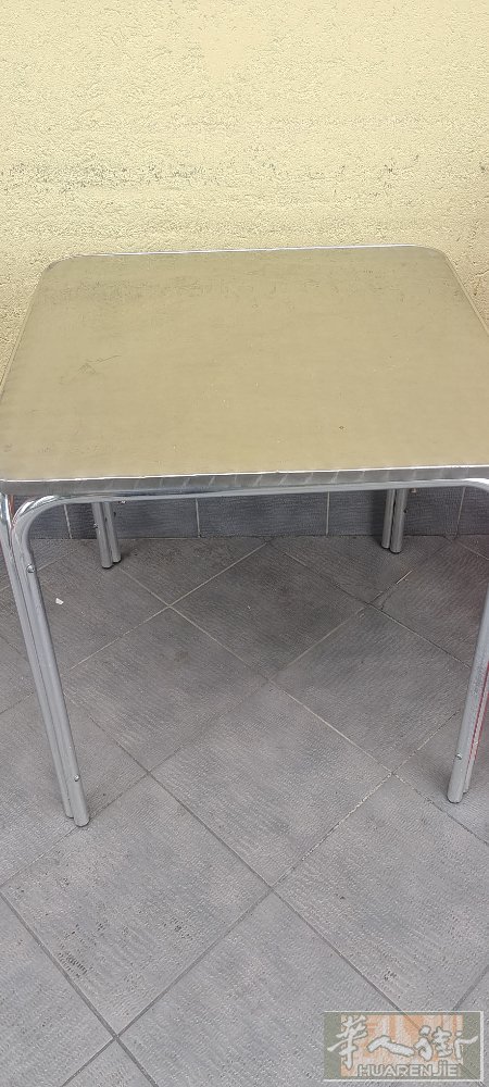 bergamo二手花园不锈钢桌子70❌70便宜卖，大概10来张。33835433
