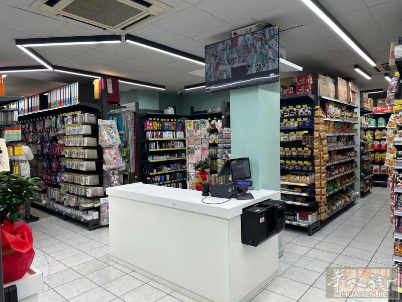 整店出售 价格10w8千 业绩平均1500-2000 房租第一年6500 第二年