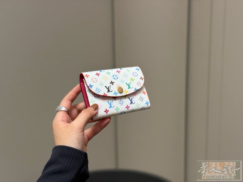 西班牙马德里出售精品高仿 钱包 包包 有意者私lan561400  全欧洲可包邮