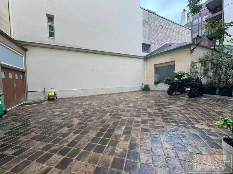 小巴黎黄金8区33平一室一厅复式公寓外租 🔸地址 ｜Rue de Liège,