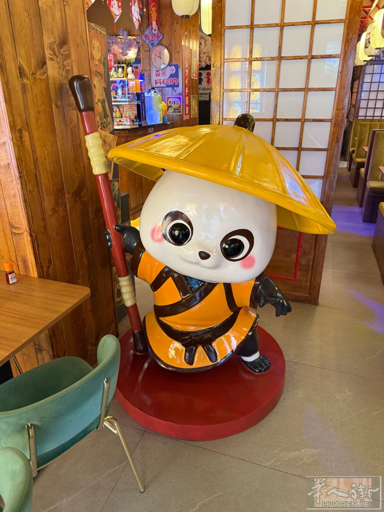 出售大型手办熊猫。适合拉面店 中餐给客人打卡拍照。130宽度 159高度。 中国