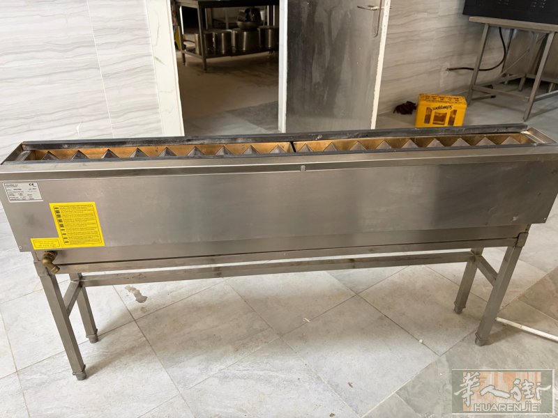 日本串烧炉（煤气)转卖，连支架，全新，未用过，－米五长，功率14 .3kw。