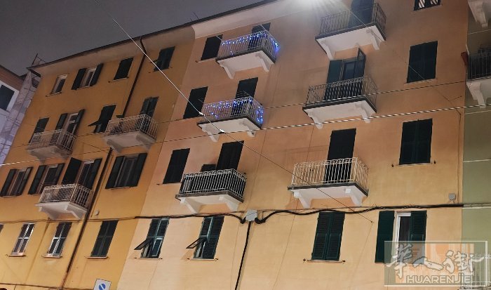 La Spezia,市中心菜场边上有老外房子出售，3楼4楼共100平方左右，都有