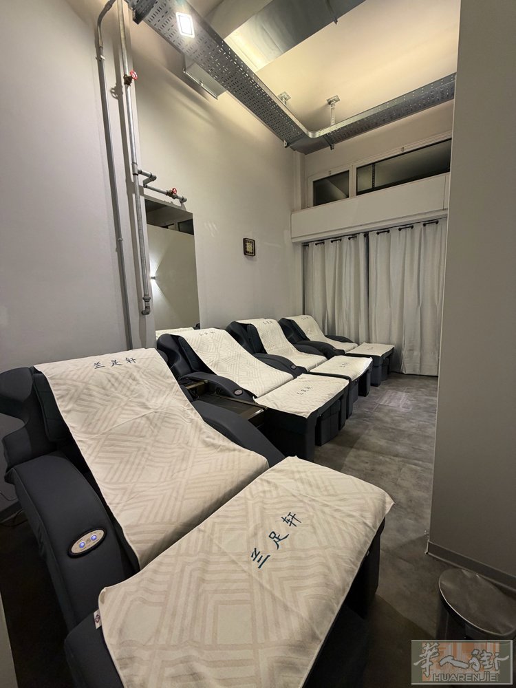 米兰华人街足浴按摩中心招一名全能师傅 按摩技术好 会修脚。要求会一点语言 备居留