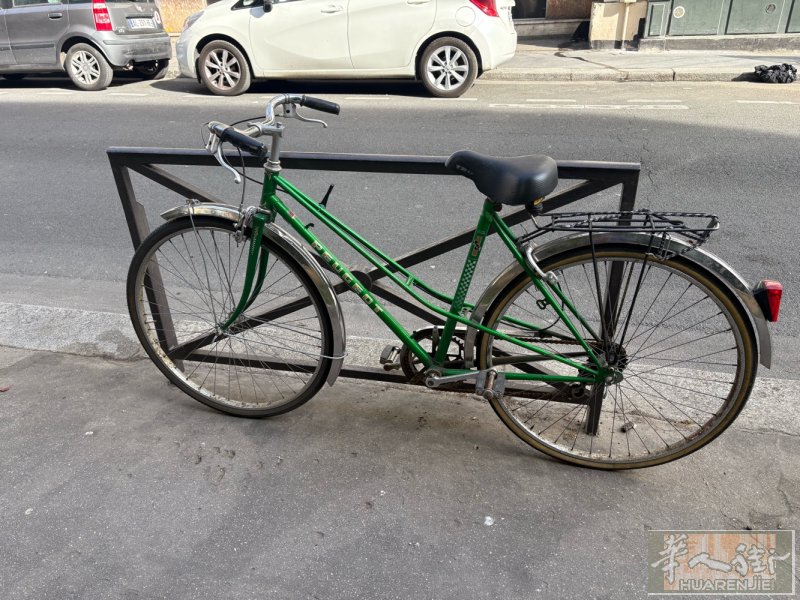 转让26寸自行车🚲。 骑着又轻松 又快捷方便的一辆好车，刹车很灵活 诚意需要的
