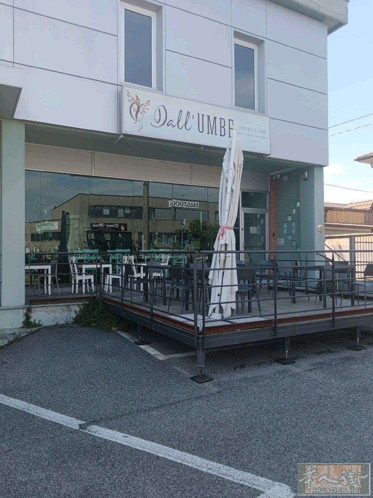 酒吧连墙出售 Attività Commerciale comprensiva