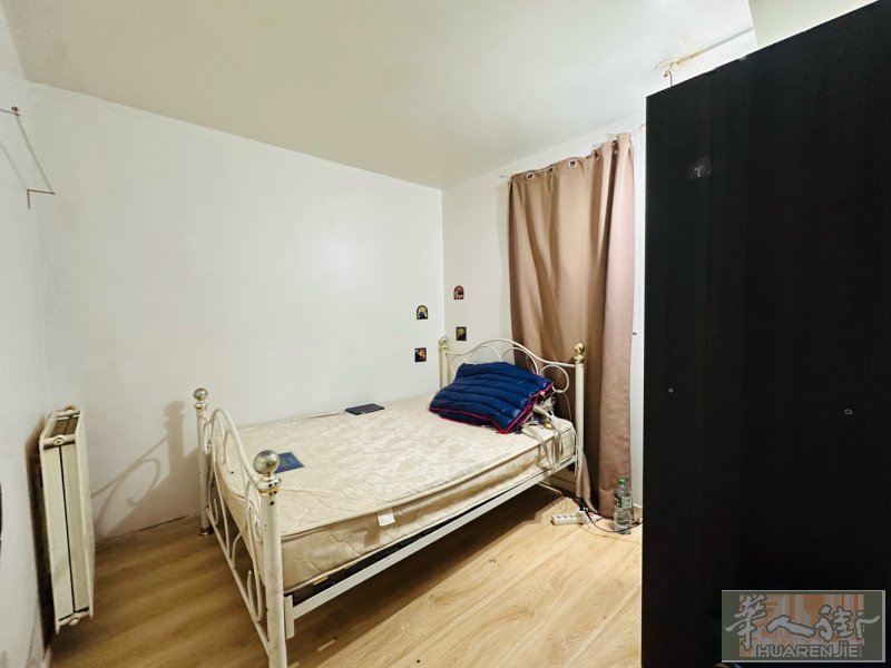 房子在七号线Aubervillers地铁站步行50米，生活非常方便。350一个月