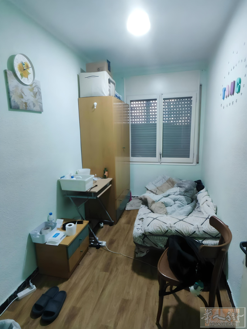 西班牙巴塞罗那Cerdanyola出租小房间，找男生