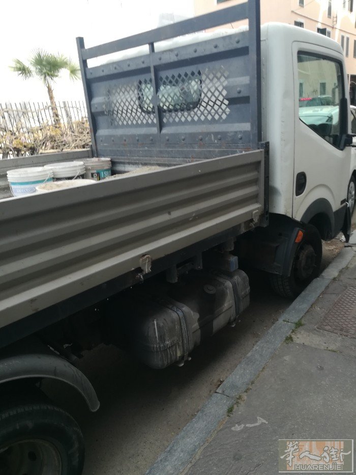 米兰搬家，装货卸车，也适合行李多，人多用车服务，车自带升降功能，接单后上门速度快
