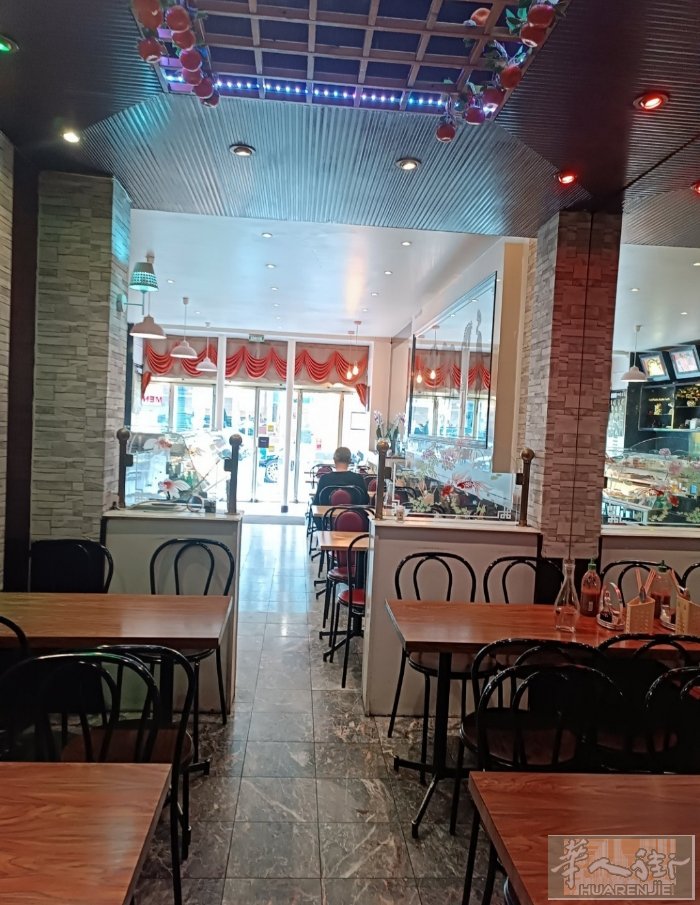 巴黎九区火车站旁边中餐外卖店转让.已经营十几年.餐馆内有40个位置.大烟囱.可以