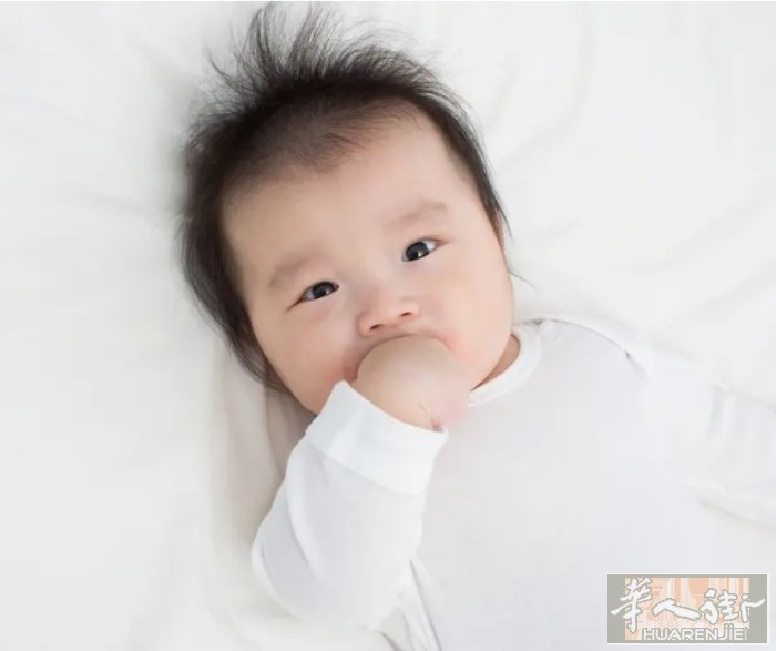 招熟练保姆带一个多月小孩子，需居留，我们在克罗地亚，可以打电话，加微信详谈 微信