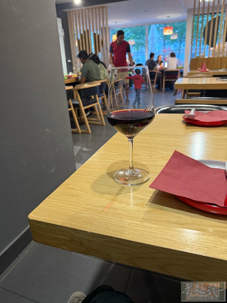 再曼海姆靠近市中心唯一一家正宗的火锅和中餐，炎炎夏日，开着空调，吃着火锅，倍儿爽